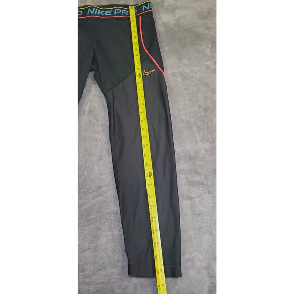 Nike Pro Women’s Size XL Black Athletic Leggings Outdoor Running Activewear C12 - Picture 2 of 10